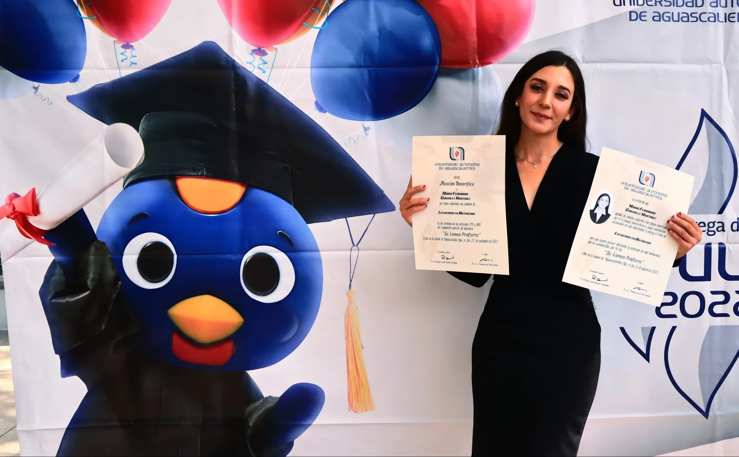 María Fernanda con su título de Licenciada en Nutrición de la Universidad Autónoma de Aguascalientes